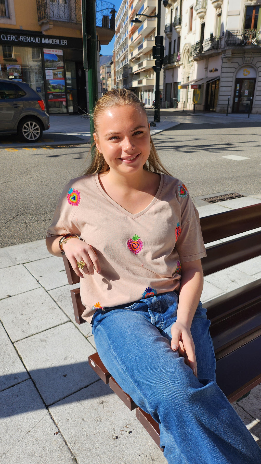 T-shirt beige brodé coeurs